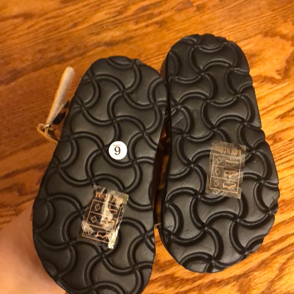 Girls Leopard Sandals - Picture 2 of 2